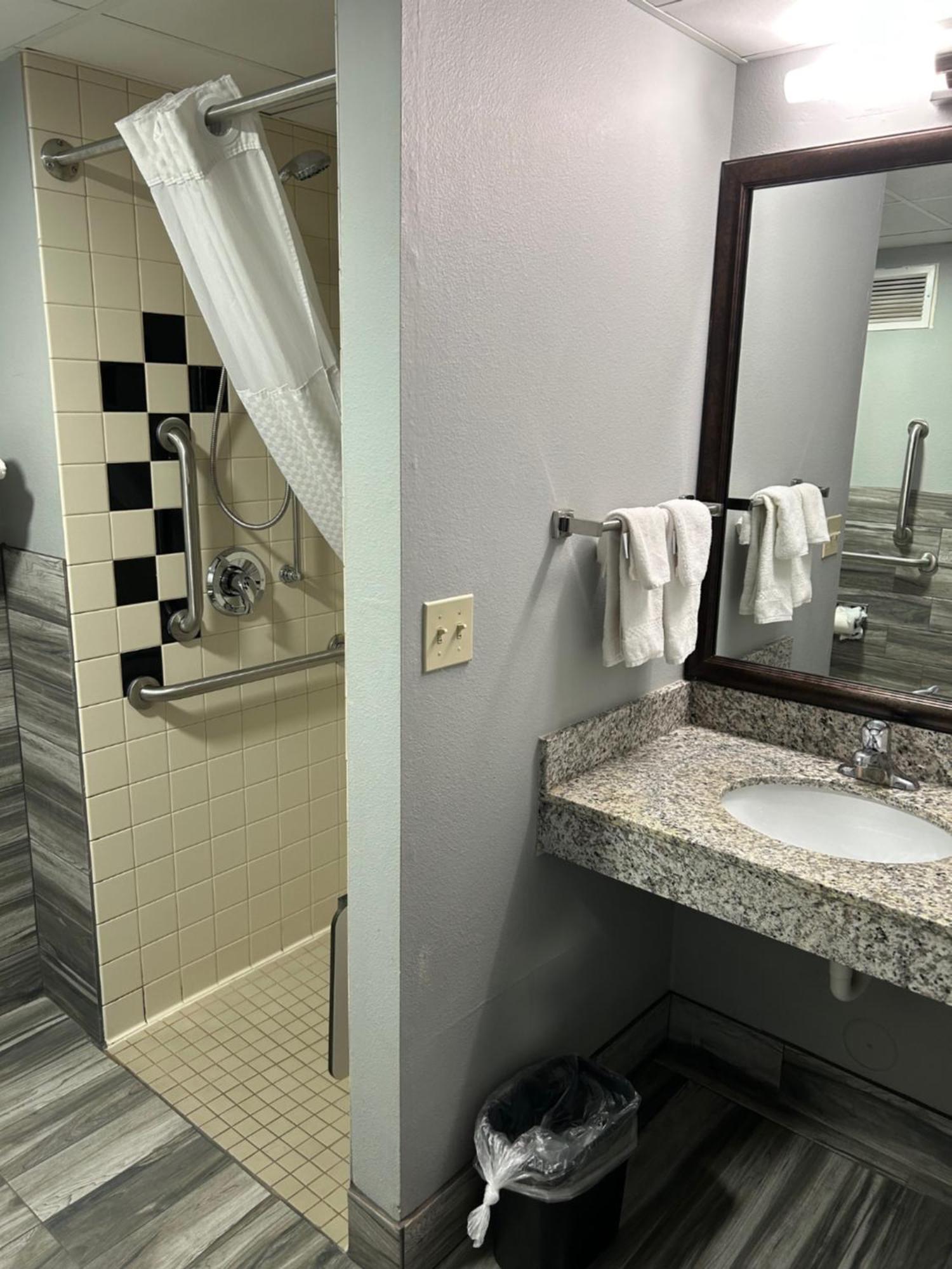 Americinn By Wyndham Ottumwa Екстериор снимка