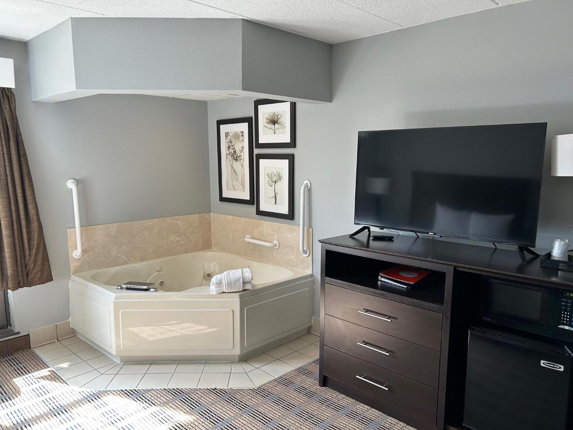 Americinn By Wyndham Ottumwa Екстериор снимка